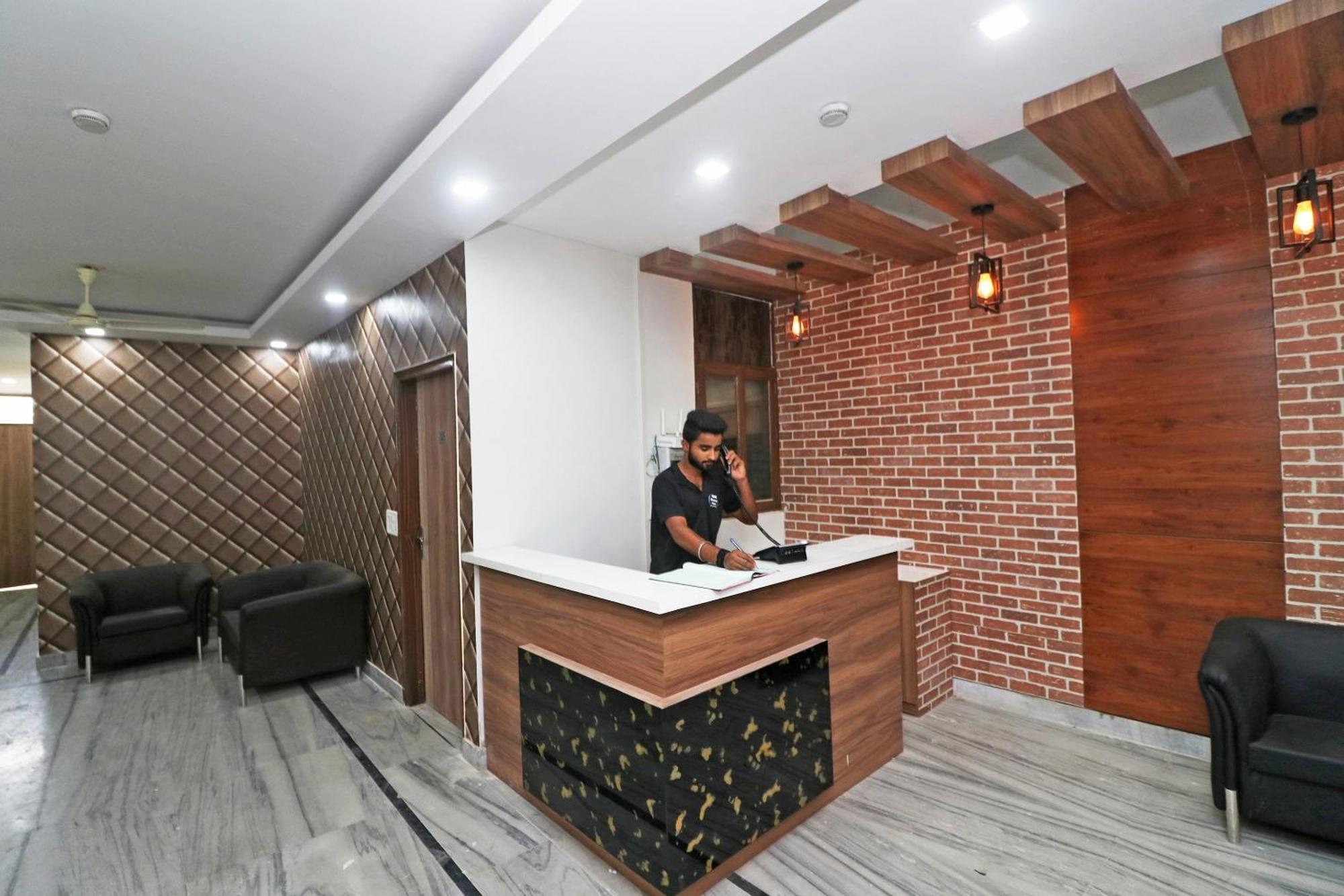 Super Capital O Esscon House Near Payal Cinema Hotel Gurgaon Exterior foto