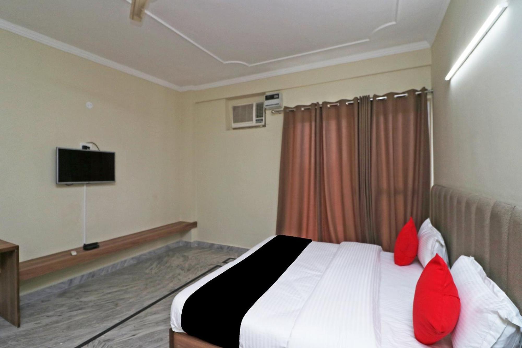 Super Capital O Esscon House Near Payal Cinema Hotel Gurgaon Exterior foto